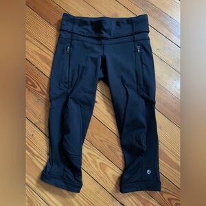 Lululemon Black Capri Running/Yoga Leggings with Front Zipper Pockets Size 4